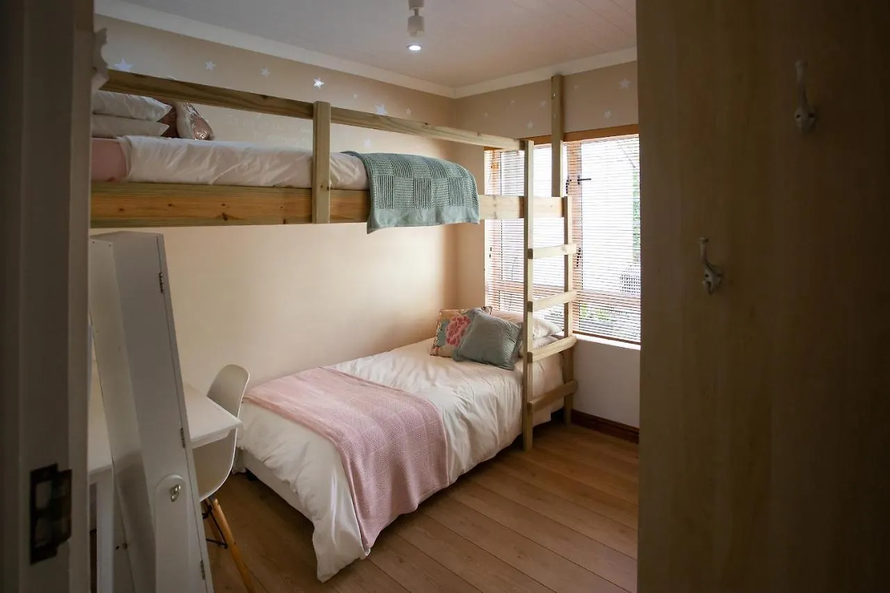 Lovely Family Home In Durbanville Ferienhaus
